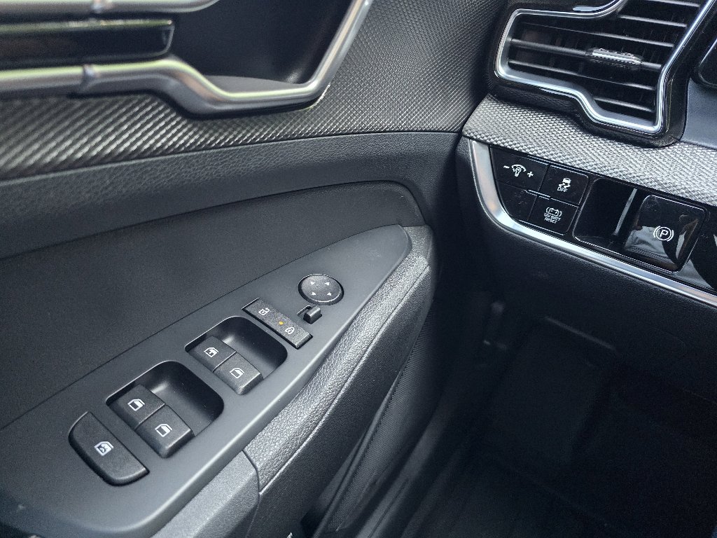 New 2025 Kia Sportage LX image 12