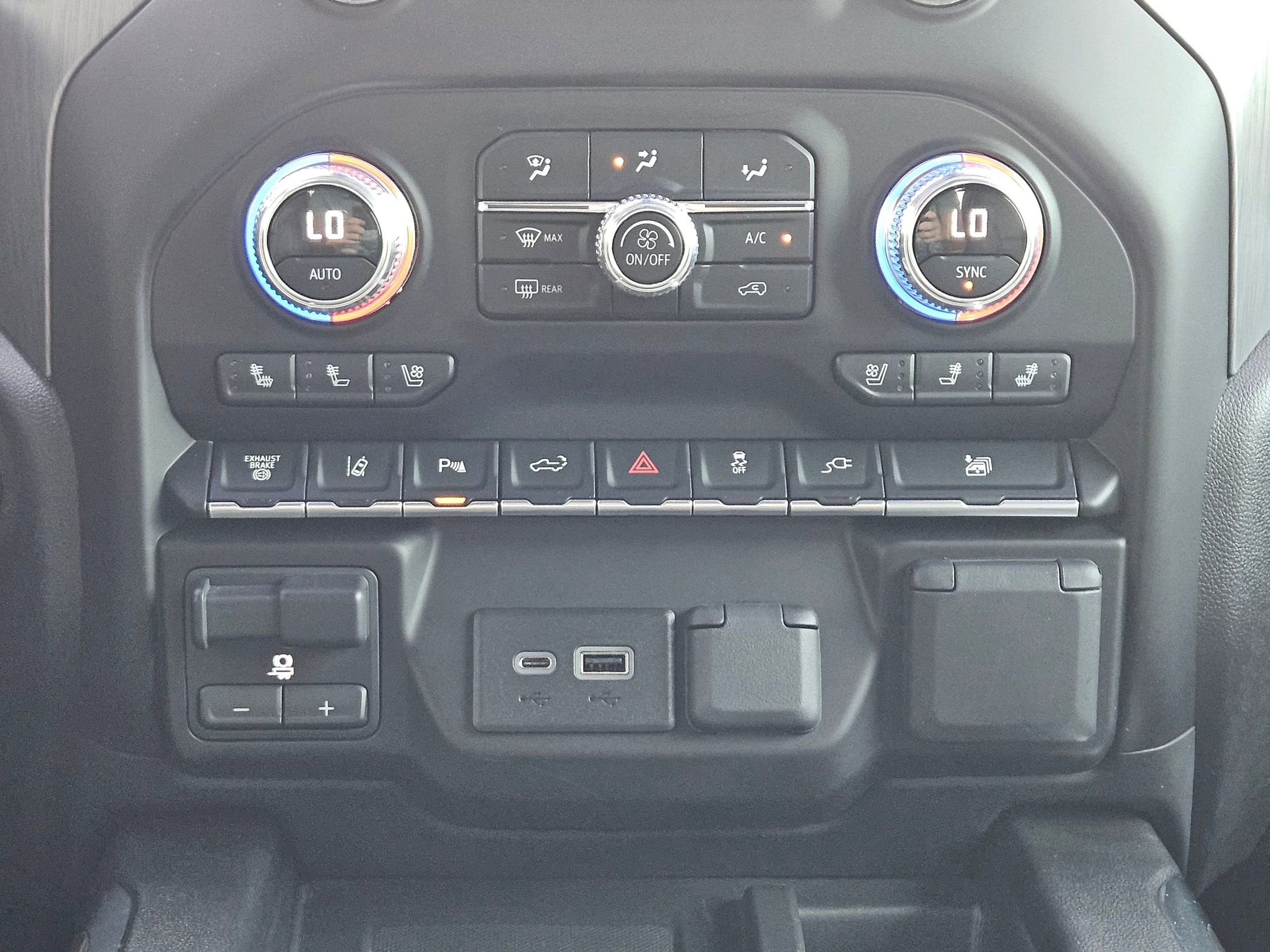 Used 2023 GMC Sierra 3500 Denali image 13