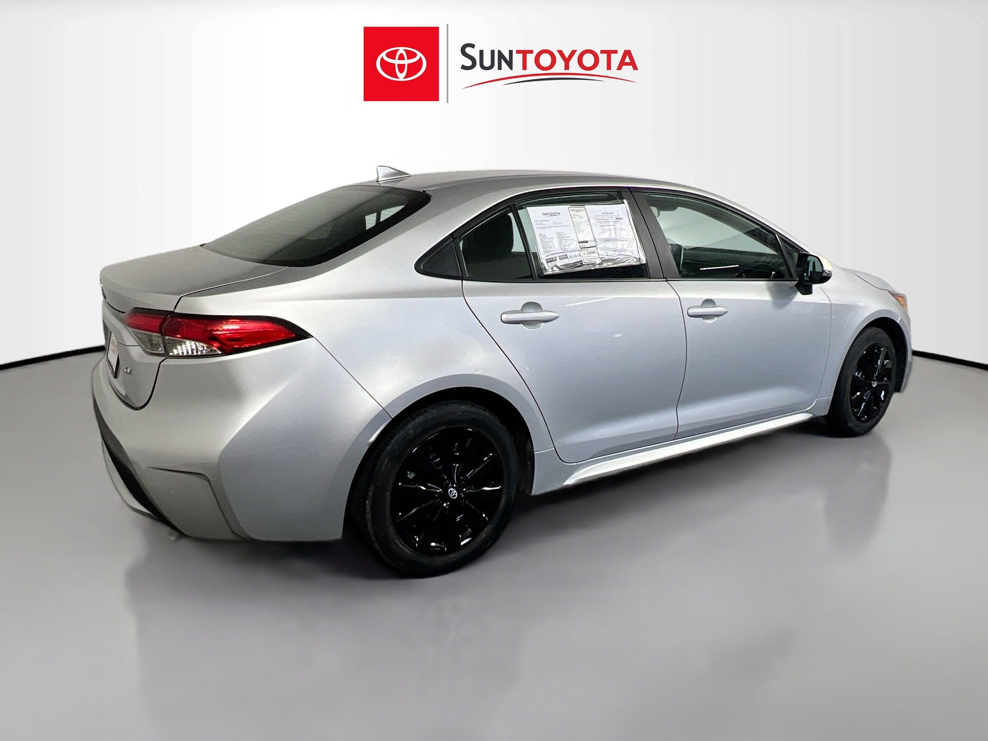 Used 2021 Toyota Corolla LE image 4