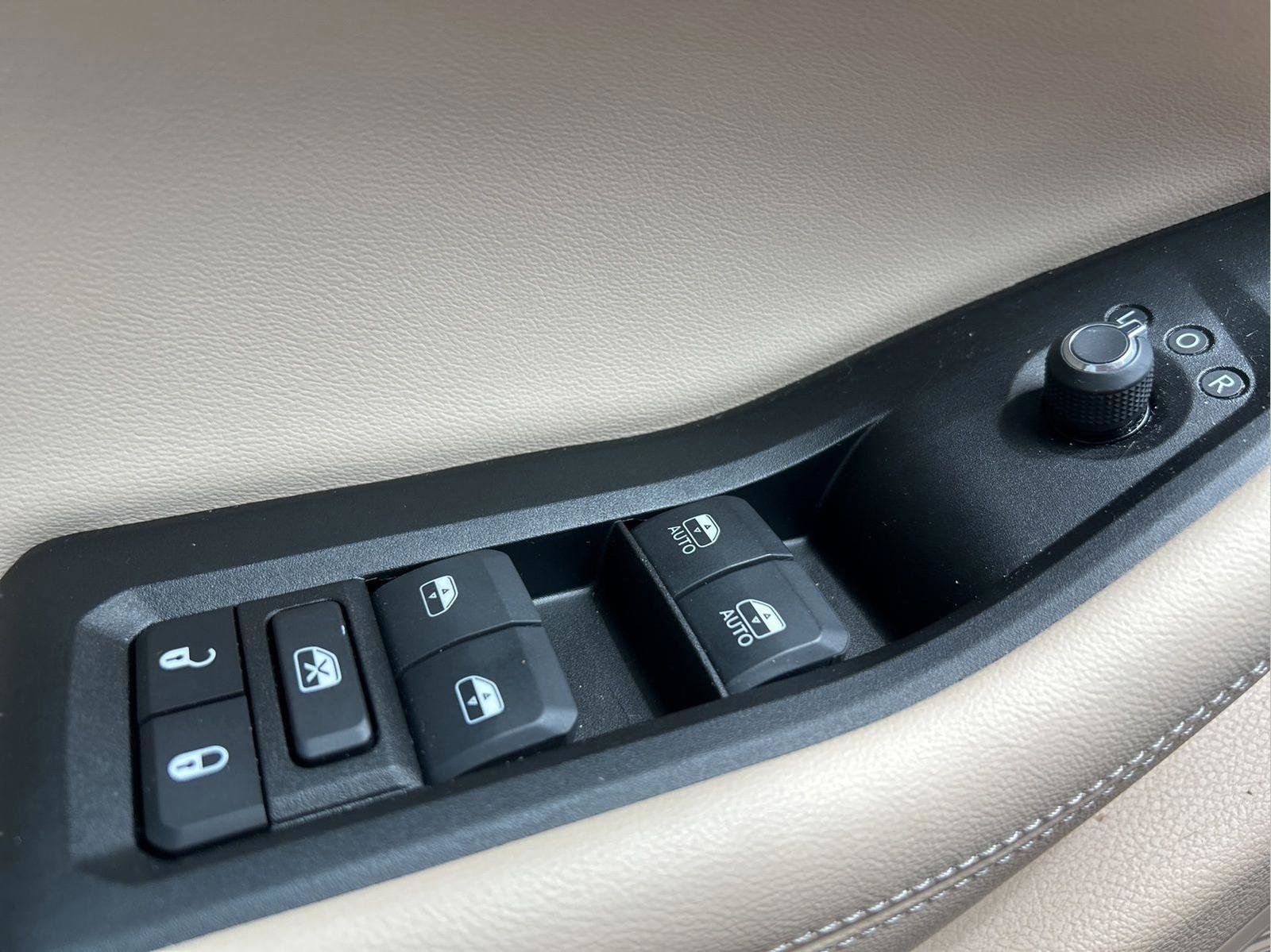 Certified 2024 Jeep Grand Cherokee L Limited w/ Black Appearance Package image 24