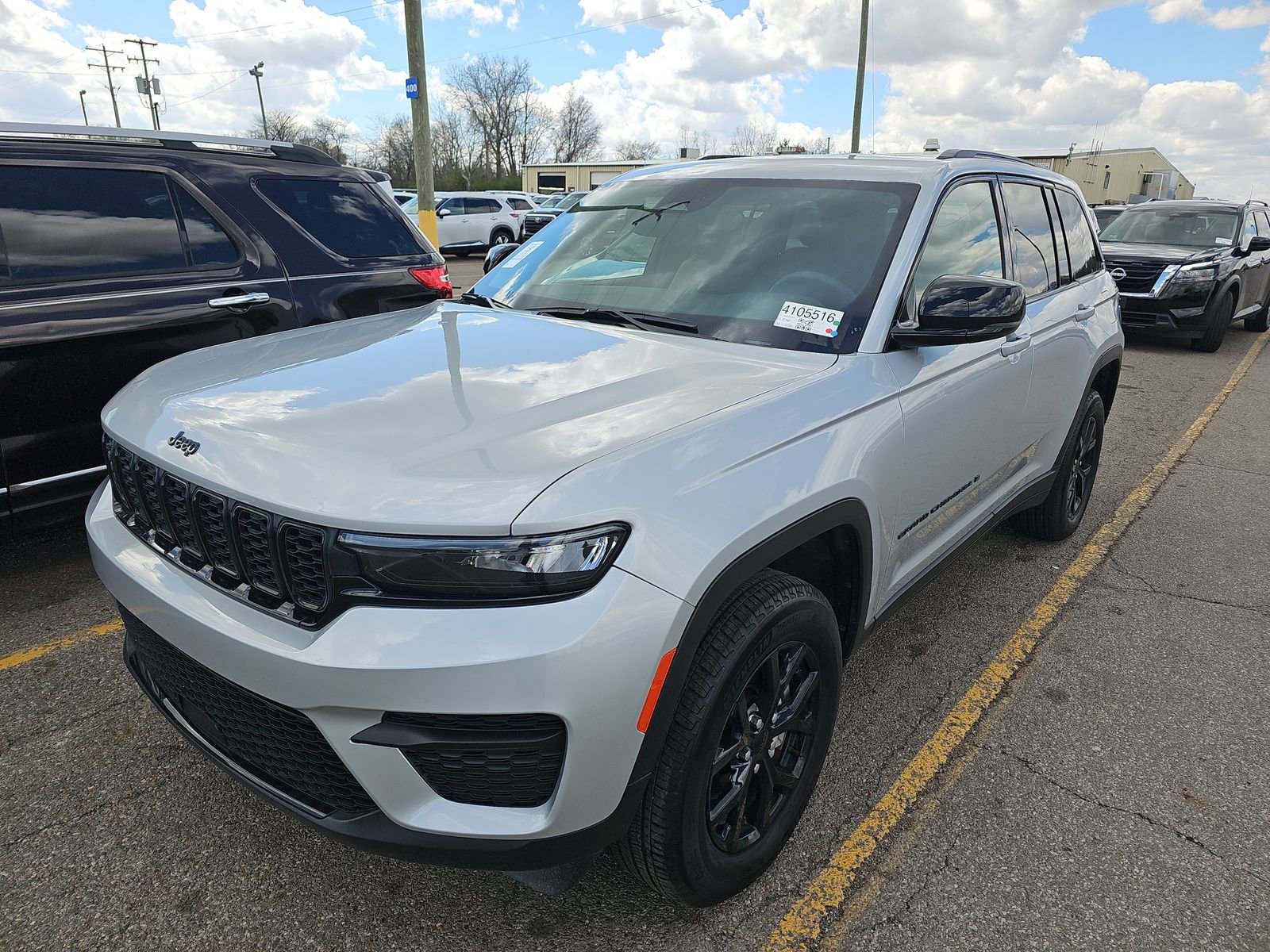 Used 2024 Jeep Grand Cherokee Altitude image 1