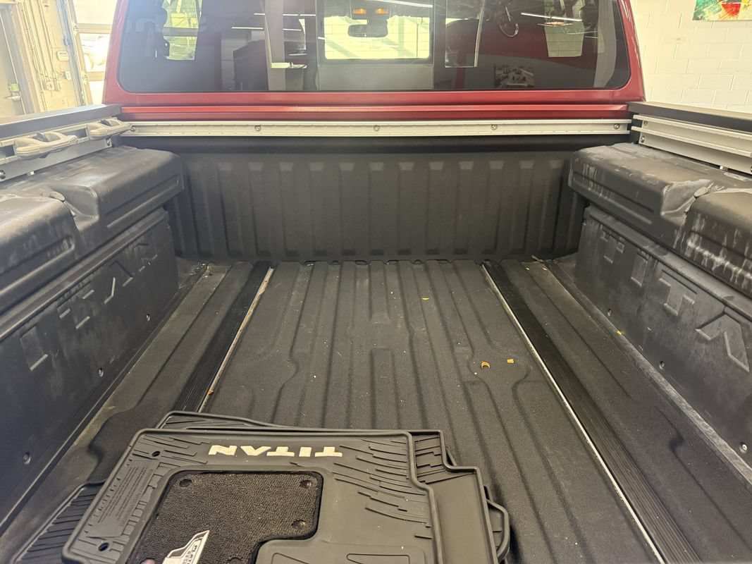 Used 2018 Nissan Titan XD AWD/4WD image 19