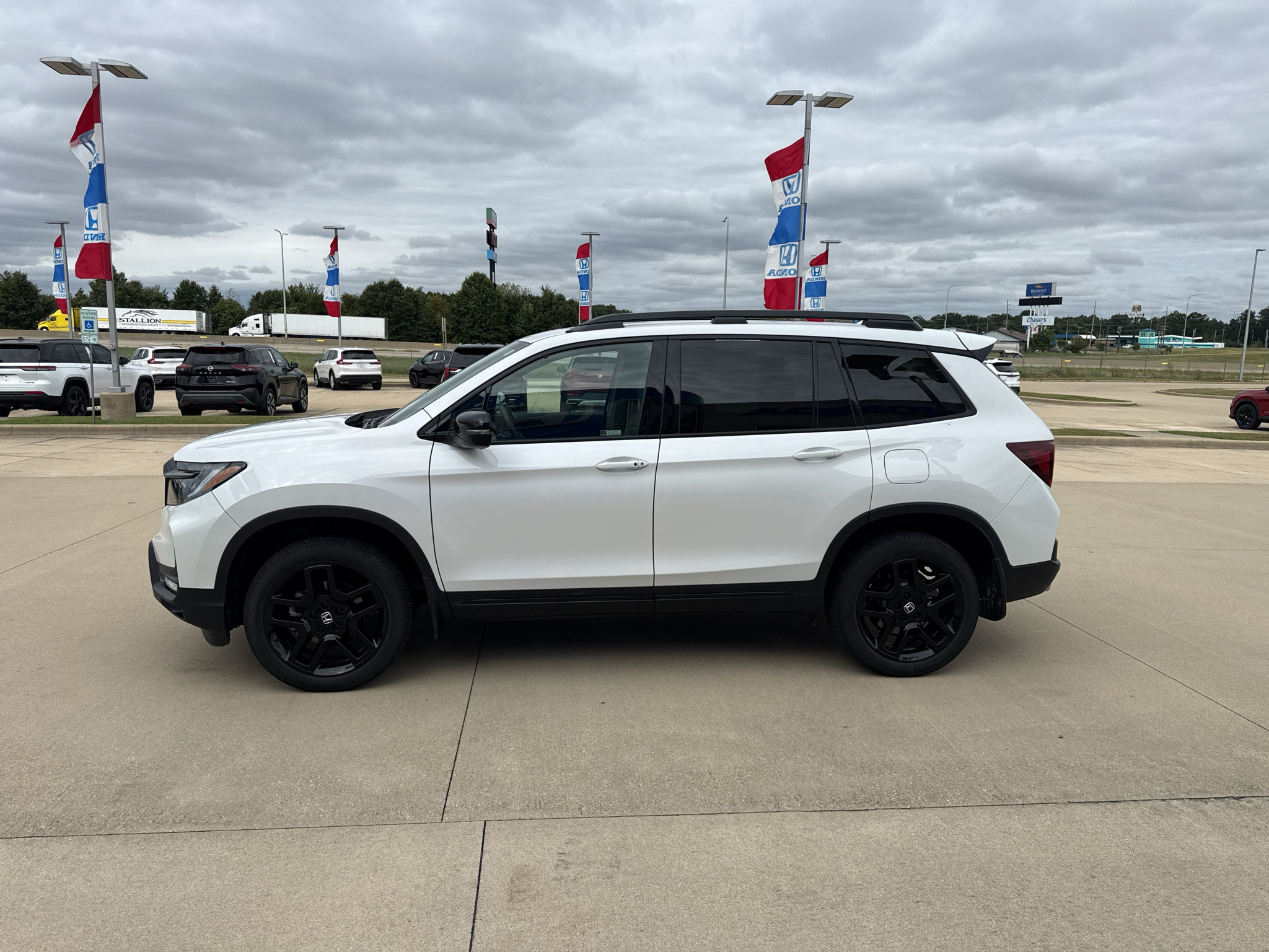 Used 2024 Honda Passport Black Edition image 8