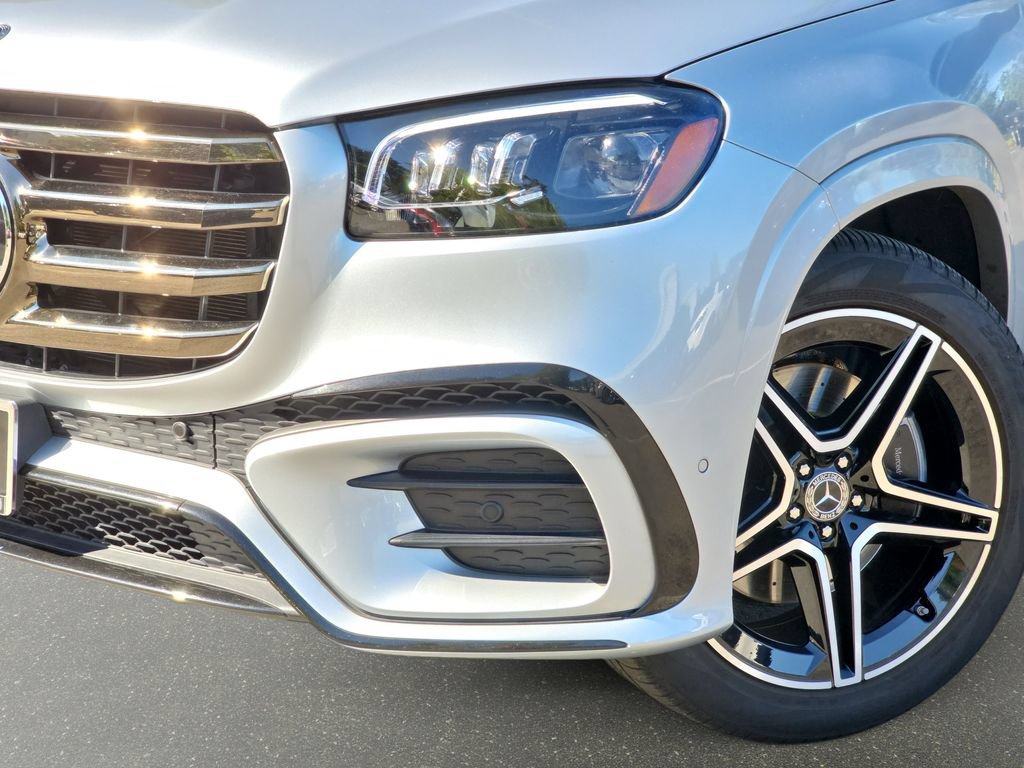 Used 2025 Mercedes-Benz GLS 450 4MATIC w/ AMG Line Exterior image 36