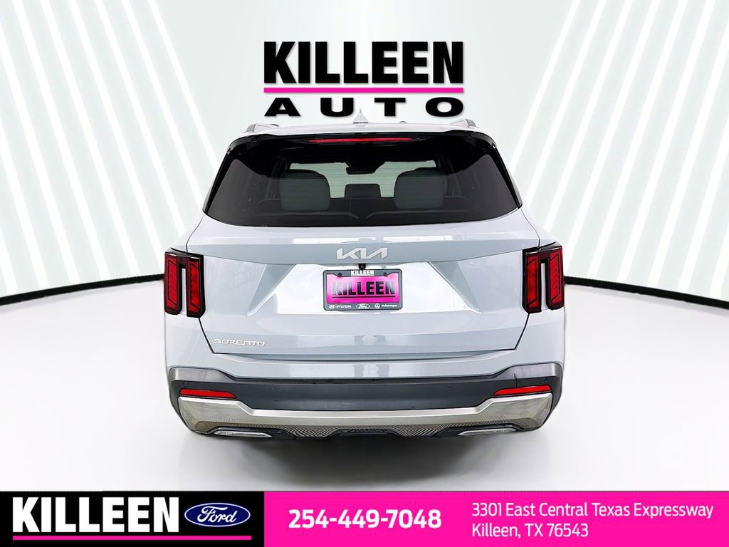 Used 2025 Kia Sorento S image 7