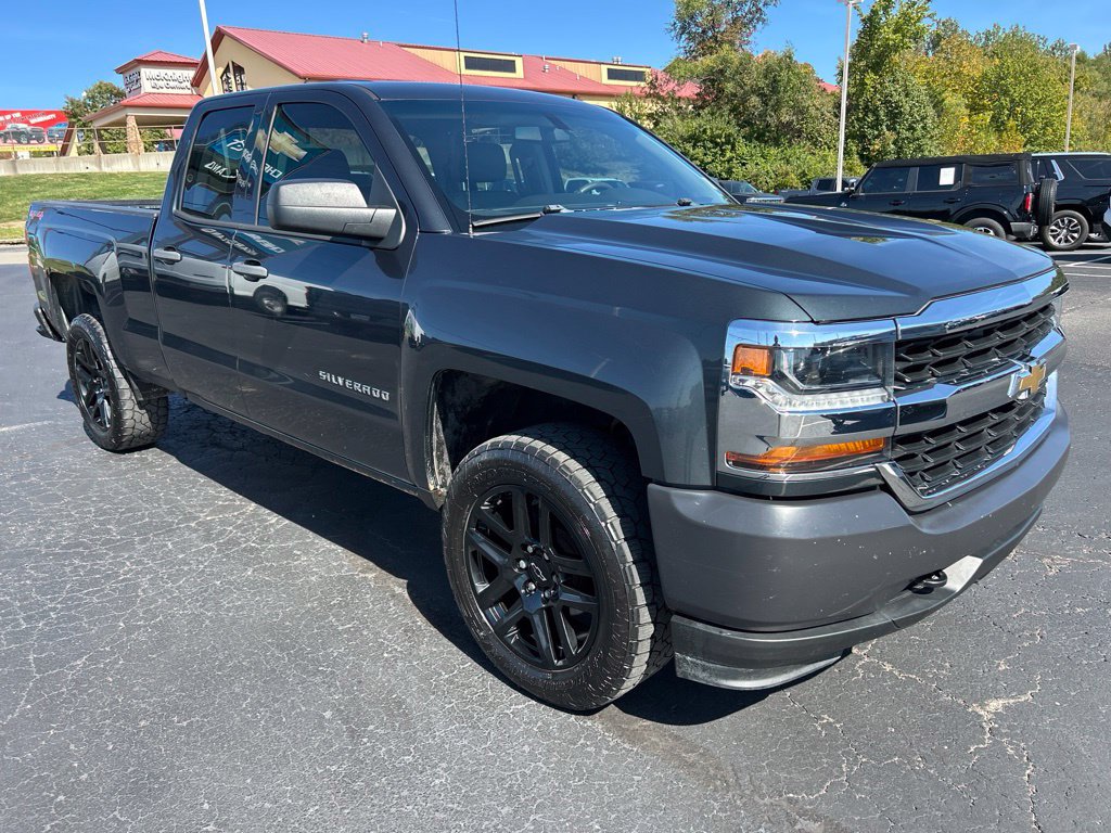 Used 2017 Chevrolet Silverado 1500 W/T w/ Trailering Package AWD/4WD image 3