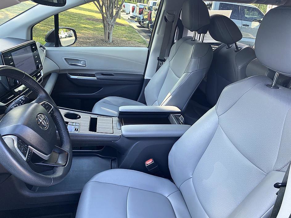 Certified 2024 Toyota Sienna XLE FWD image 14