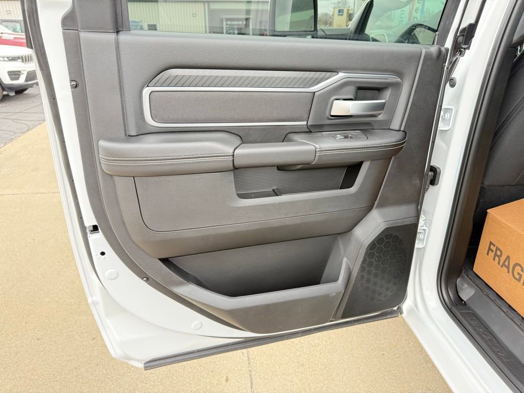 New 2026 RAM 3500 Big Horn AWD/4WD image 16