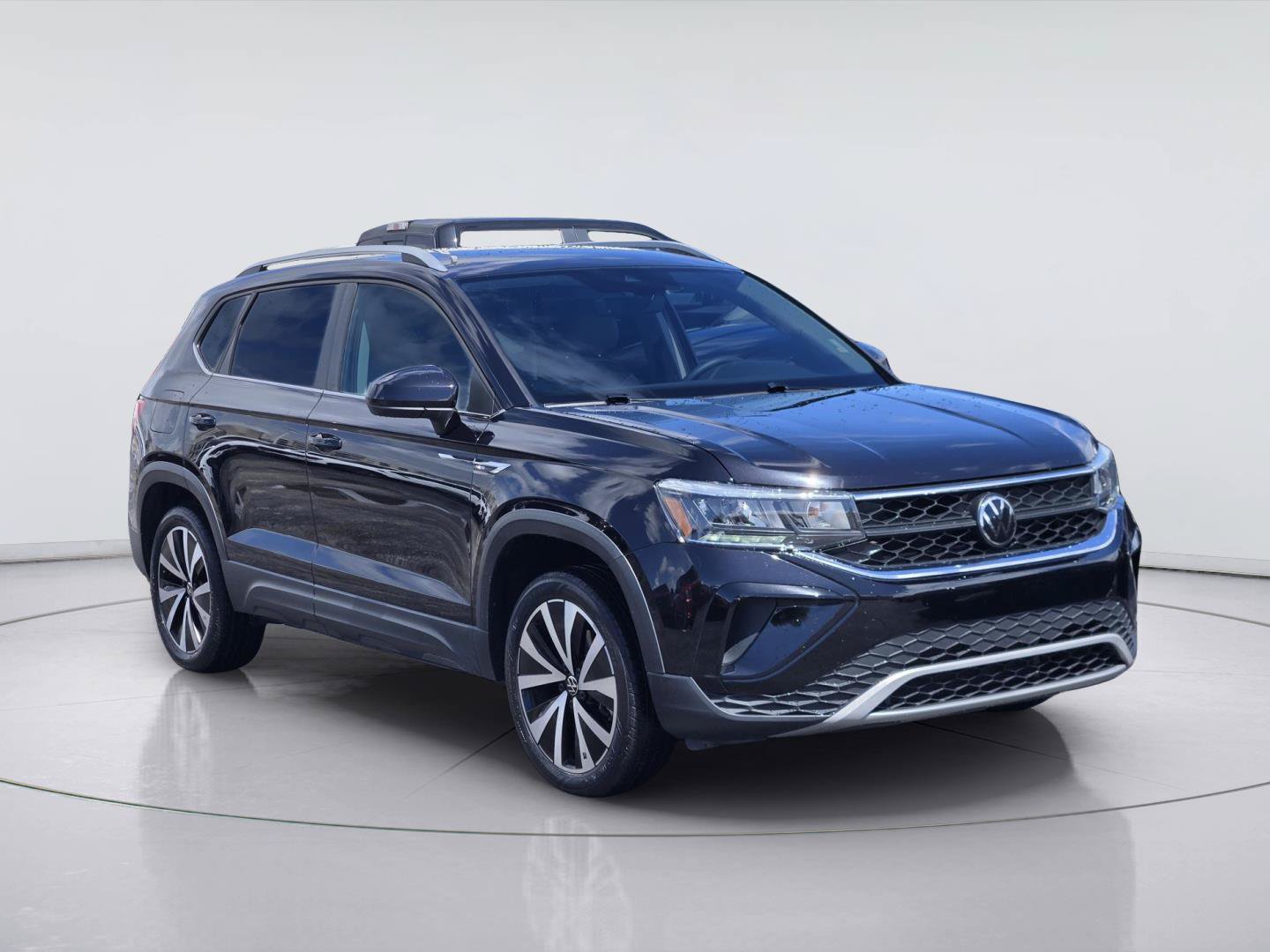 Used 2023 Volkswagen Taos SE FWD image 3