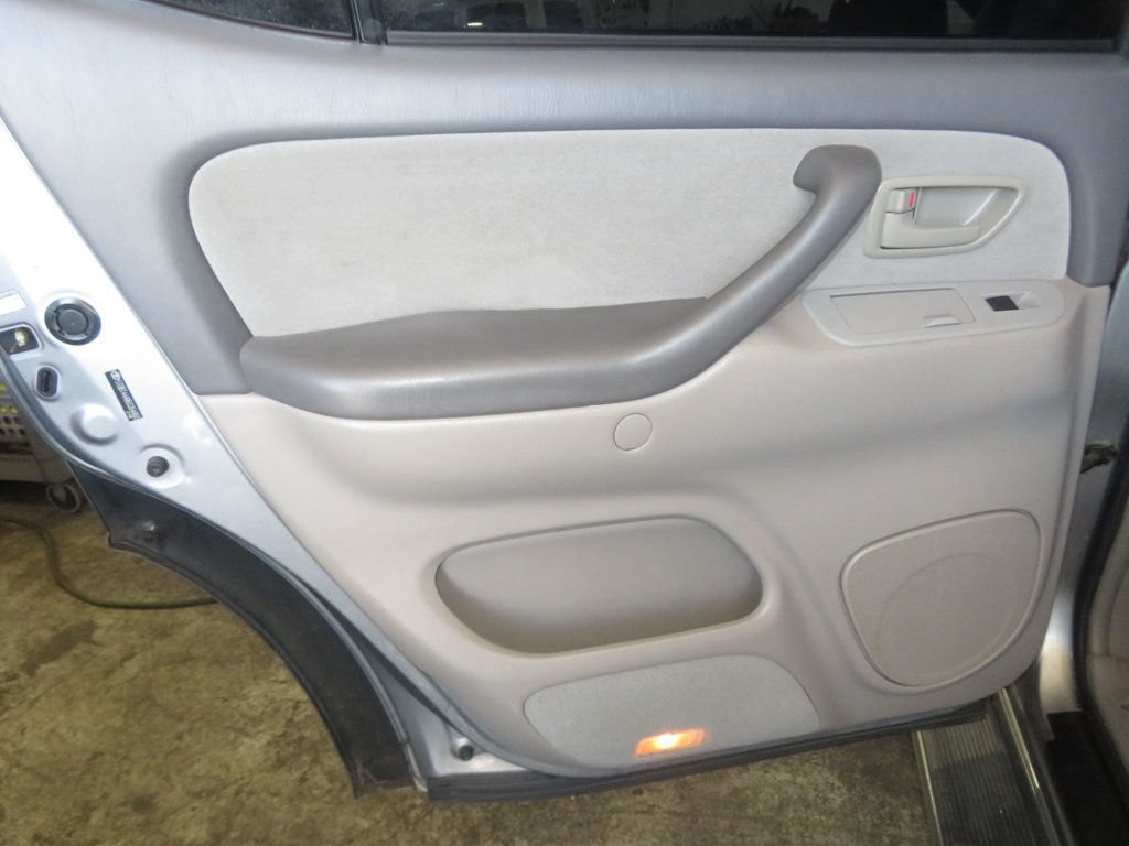 Used 2006 Toyota Sequoia SR5 AWD/4WD image 25