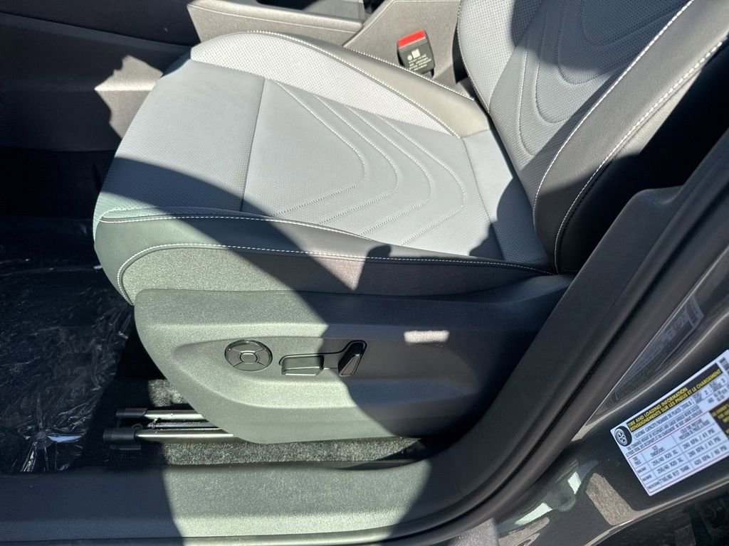 New 2026 Volkswagen Tiguan SE R-Line AWD/4WD image 18