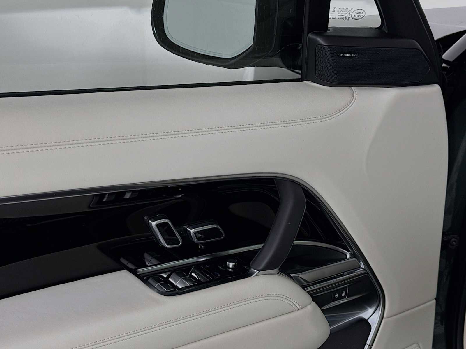 New 2026 Land Rover Range Rover SE image 19