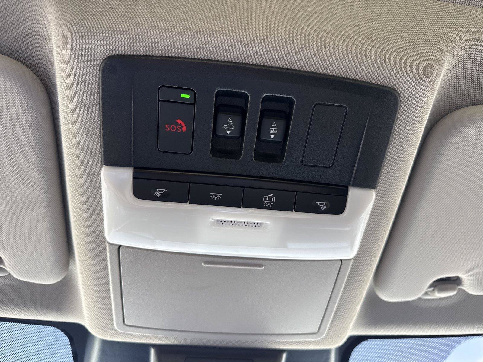 Used 2025 Nissan Rogue SL w/ SL Premium Package FWD image 23