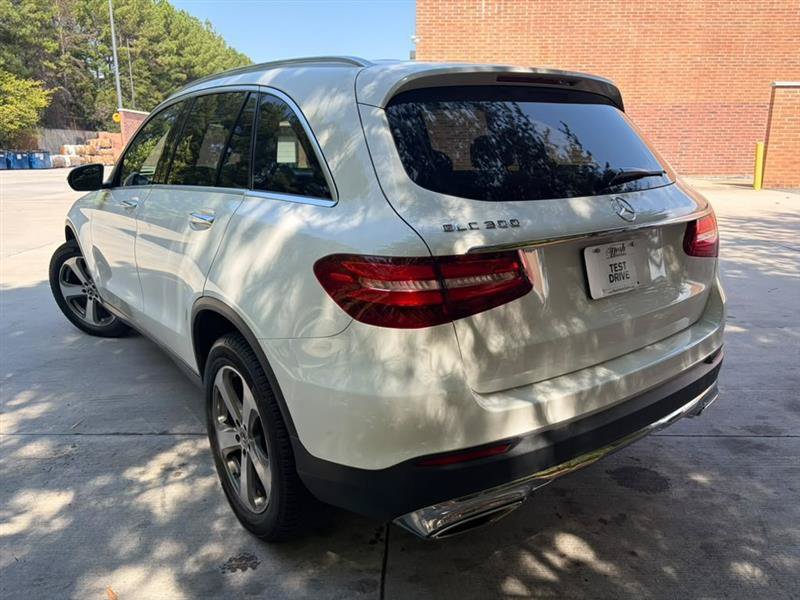 Used 2019 Mercedes-Benz GLC 300 image 4