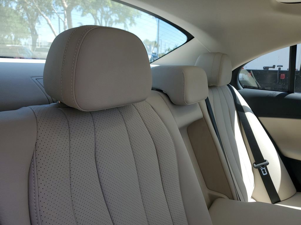 Used 2025 Mercedes-Benz E 350 4MATIC Sedan image 26