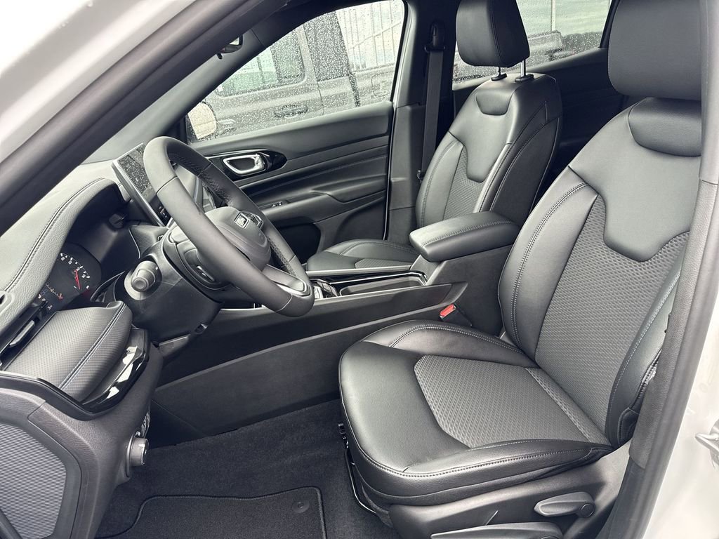 New 2026 Jeep Compass Latitude image 11