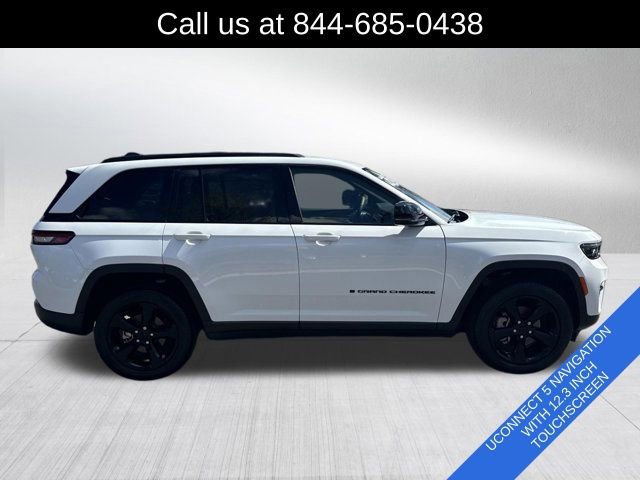 Certified 2024 Jeep Grand Cherokee Limited w/ Black Appearance Package image 4