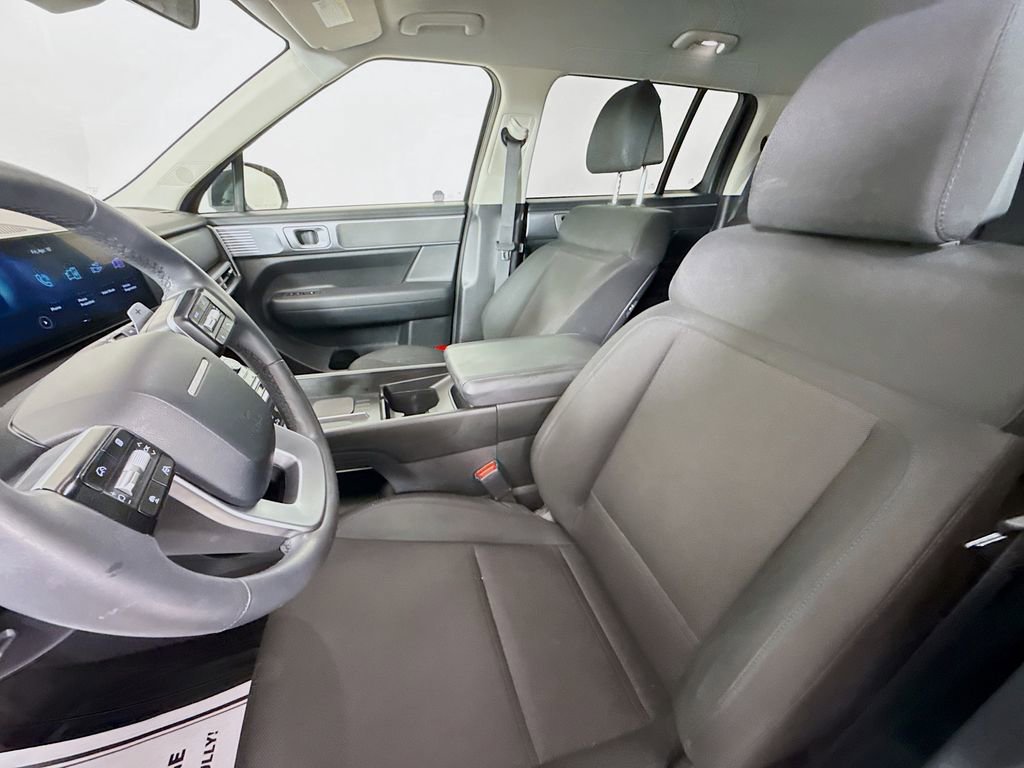Used 2025 Hyundai Santa Fe SE FWD image 11