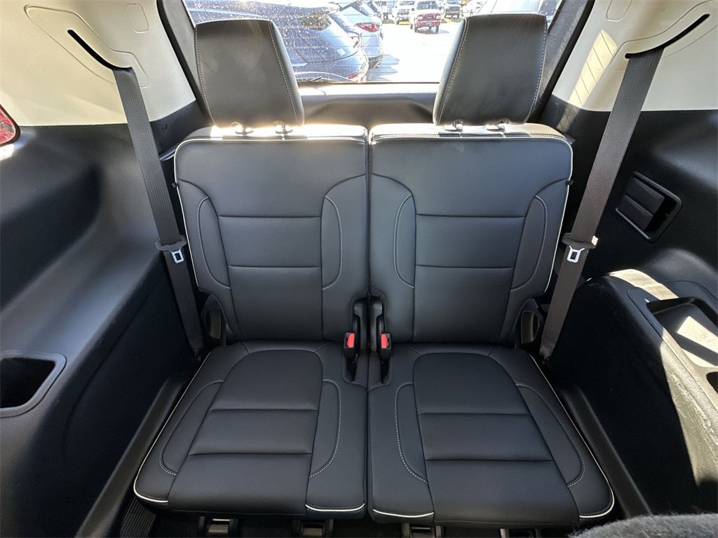 Used 2022 GMC Acadia Denali image 24