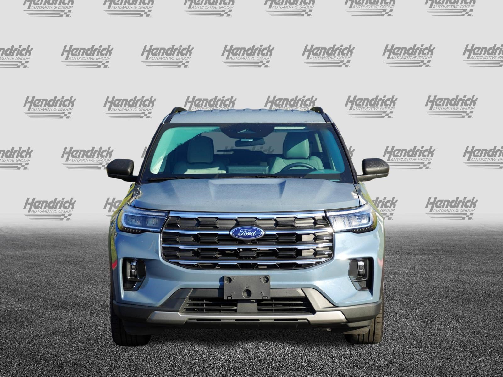 Used 2025 Ford Explorer Active w/ Active Comfort Package RWD image 3