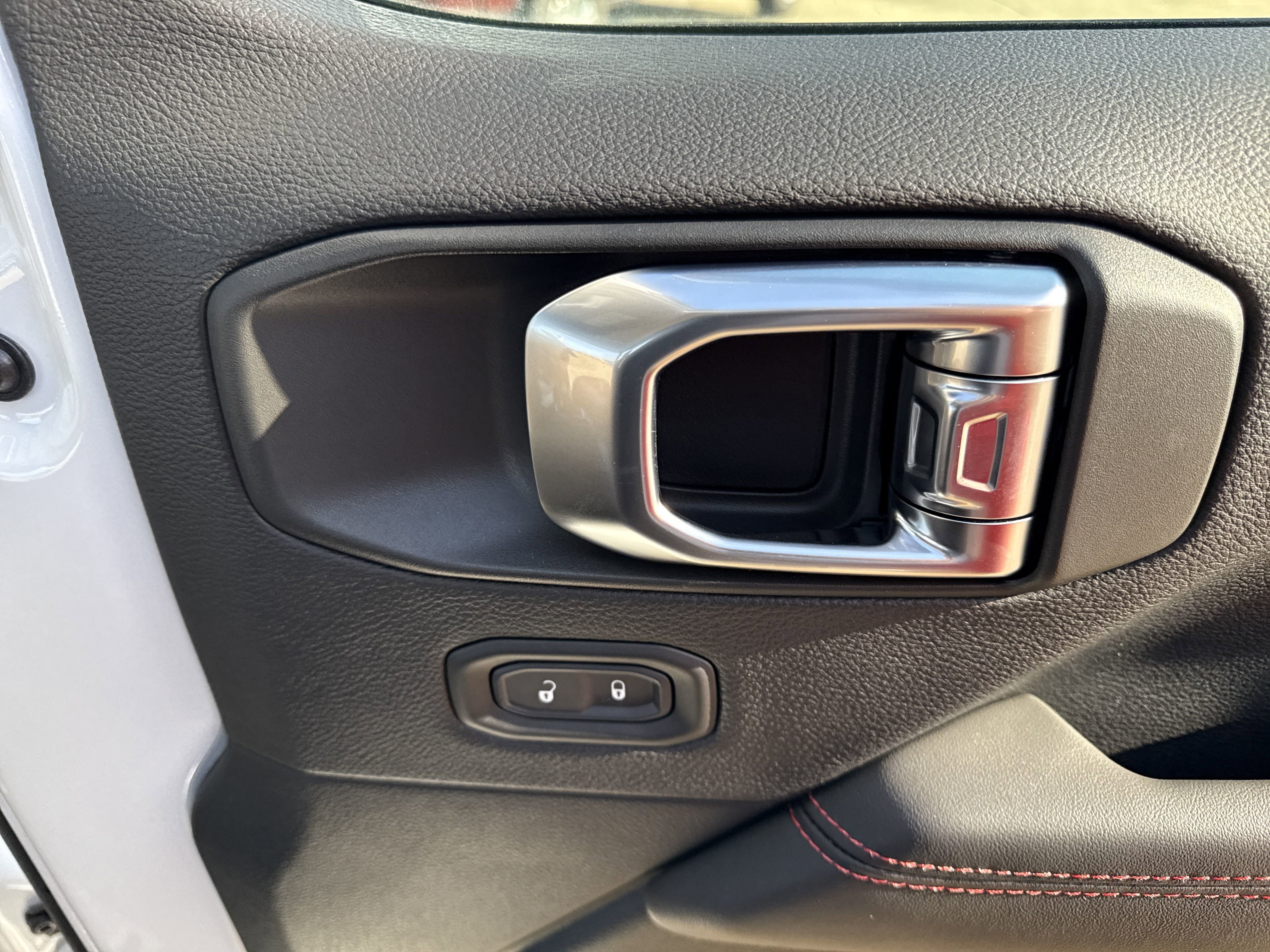 New 2025 Jeep Wrangler Unlimited Rubicon w/ Technology Group image 22