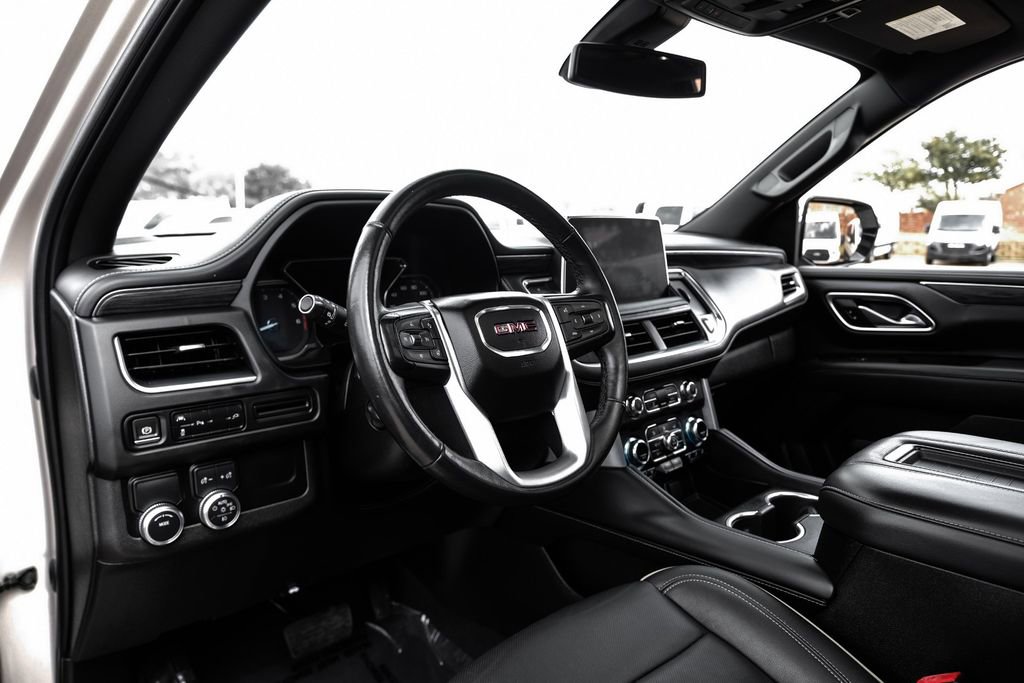 Used 2021 GMC Yukon XL SLT w/ SLT Premium Package image 2