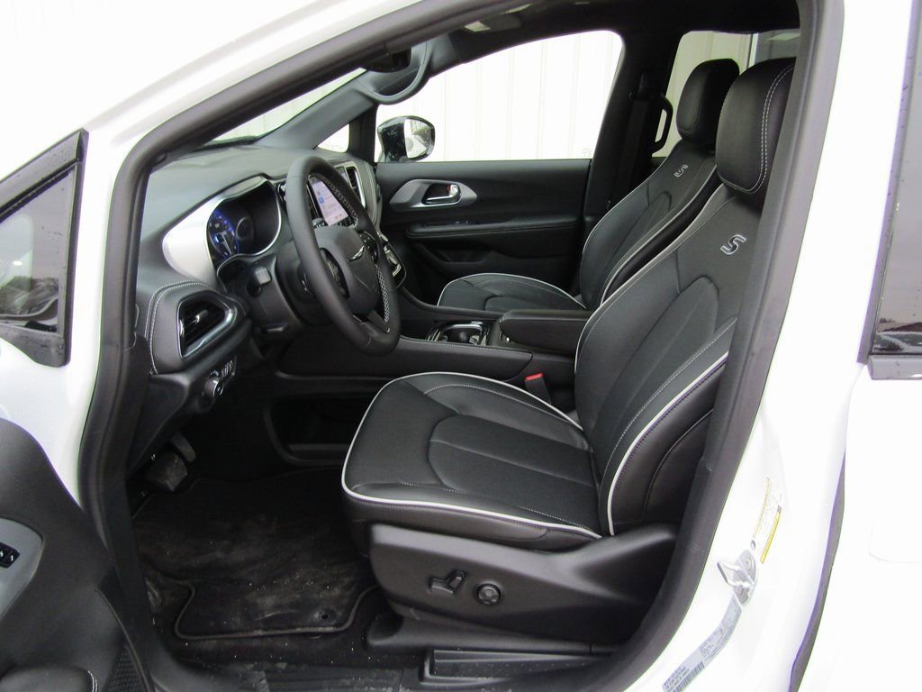 New 2026 Chrysler Pacifica Limited w/ S Appearance Package image 28