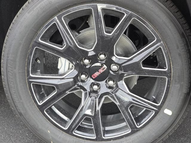 Used 2024 GMC Yukon XL SLE w/ Gmc Pro Safety Plus Package AWD/4WD image 12