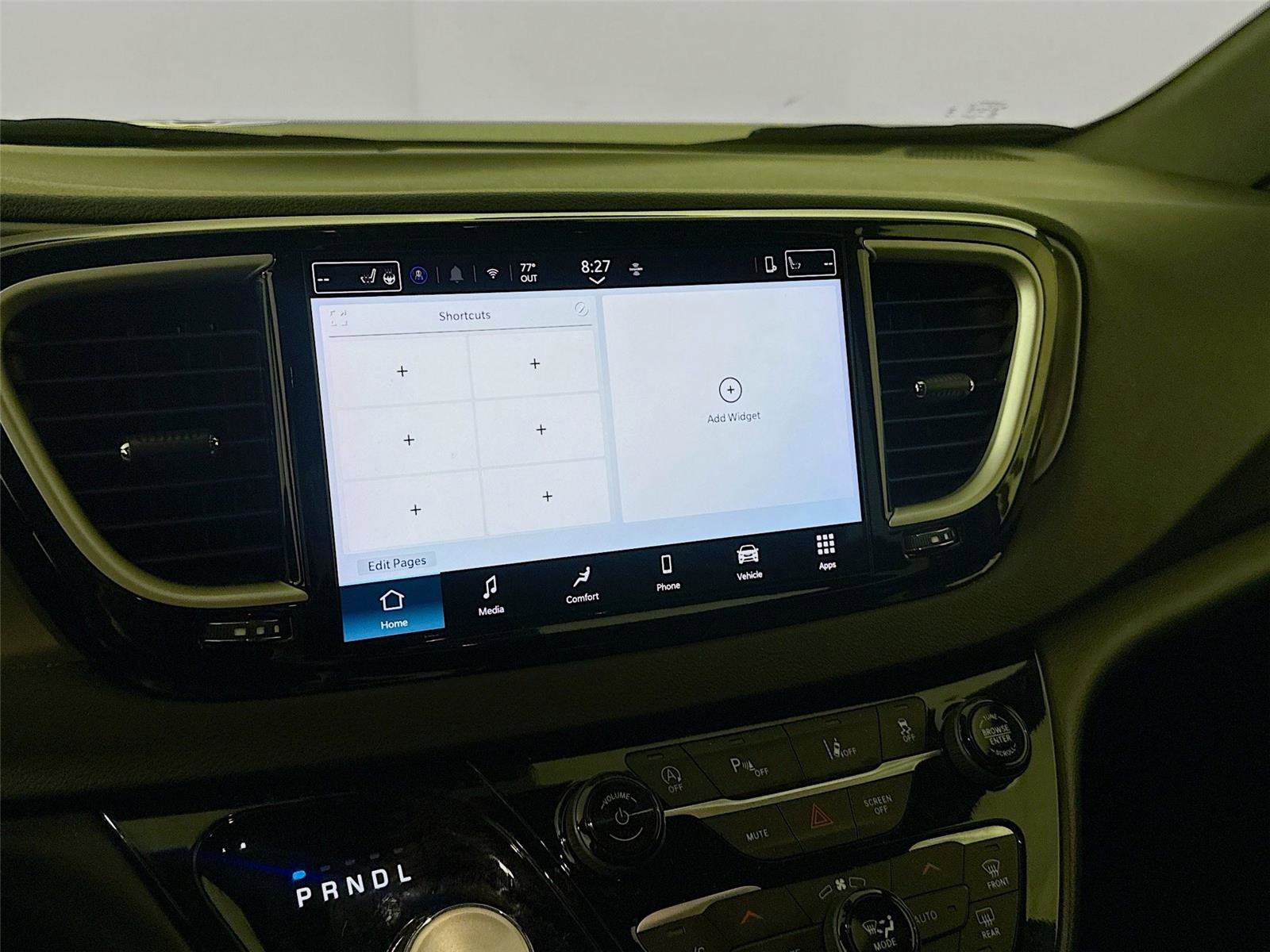 Used 2025 Chrysler Pacifica Select image 9