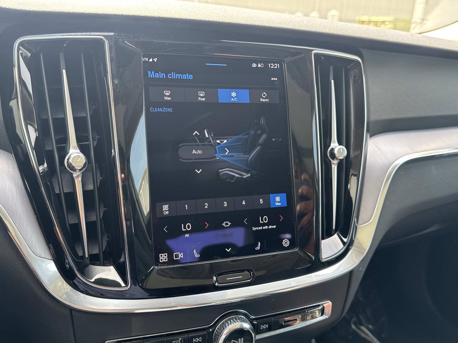 Used 2024 Volvo S60 B5 Core image 17