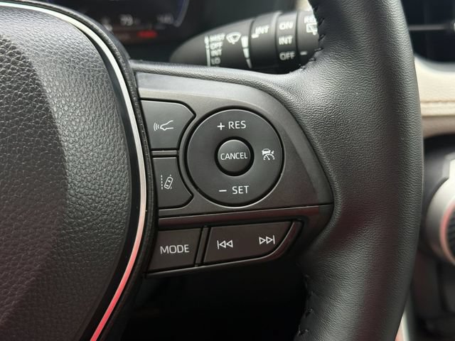 Used 2025 Toyota RAV4 Limited FWD image 27