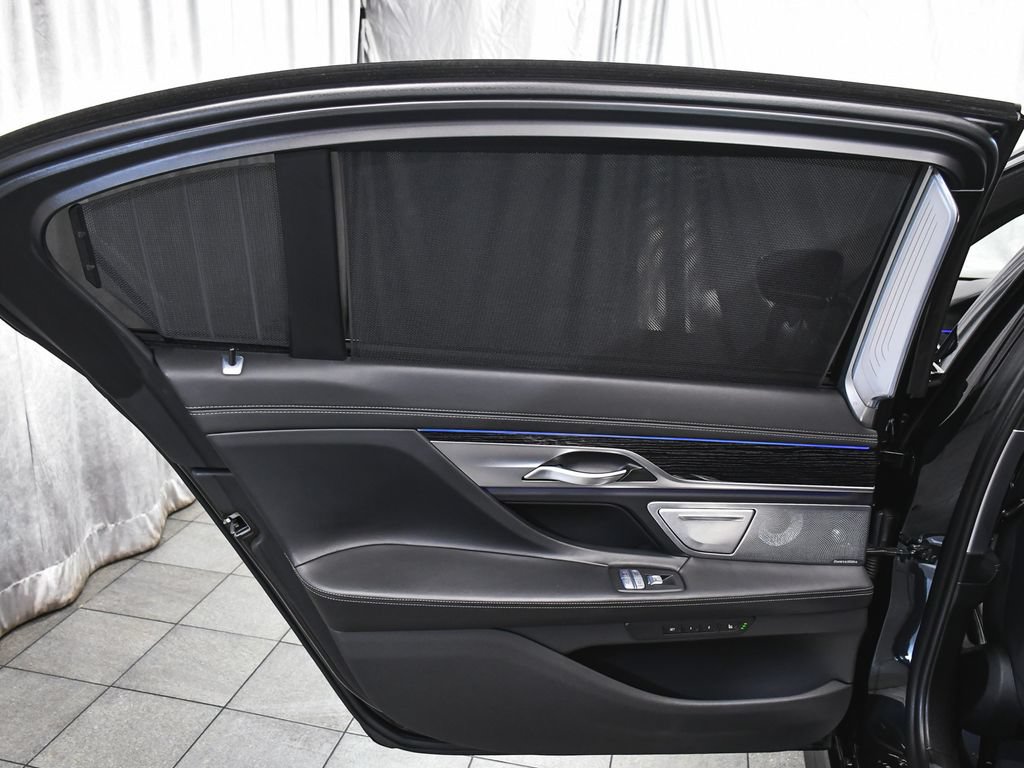 Used 2022 BMW M760i xDrive w/ Luxury Rear Seating Package AWD/4WD image 13