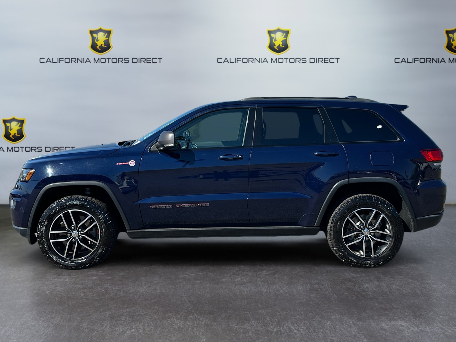 Used 2018 Jeep Grand Cherokee Trailhawk w/ Trailhawk Luxury Group AWD/4WD image 2