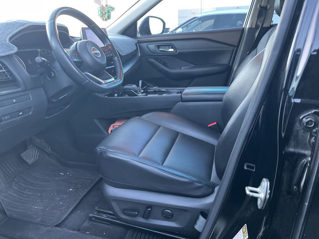 Certified 2022 Nissan Rogue SV w/ SV Premium Package image 7