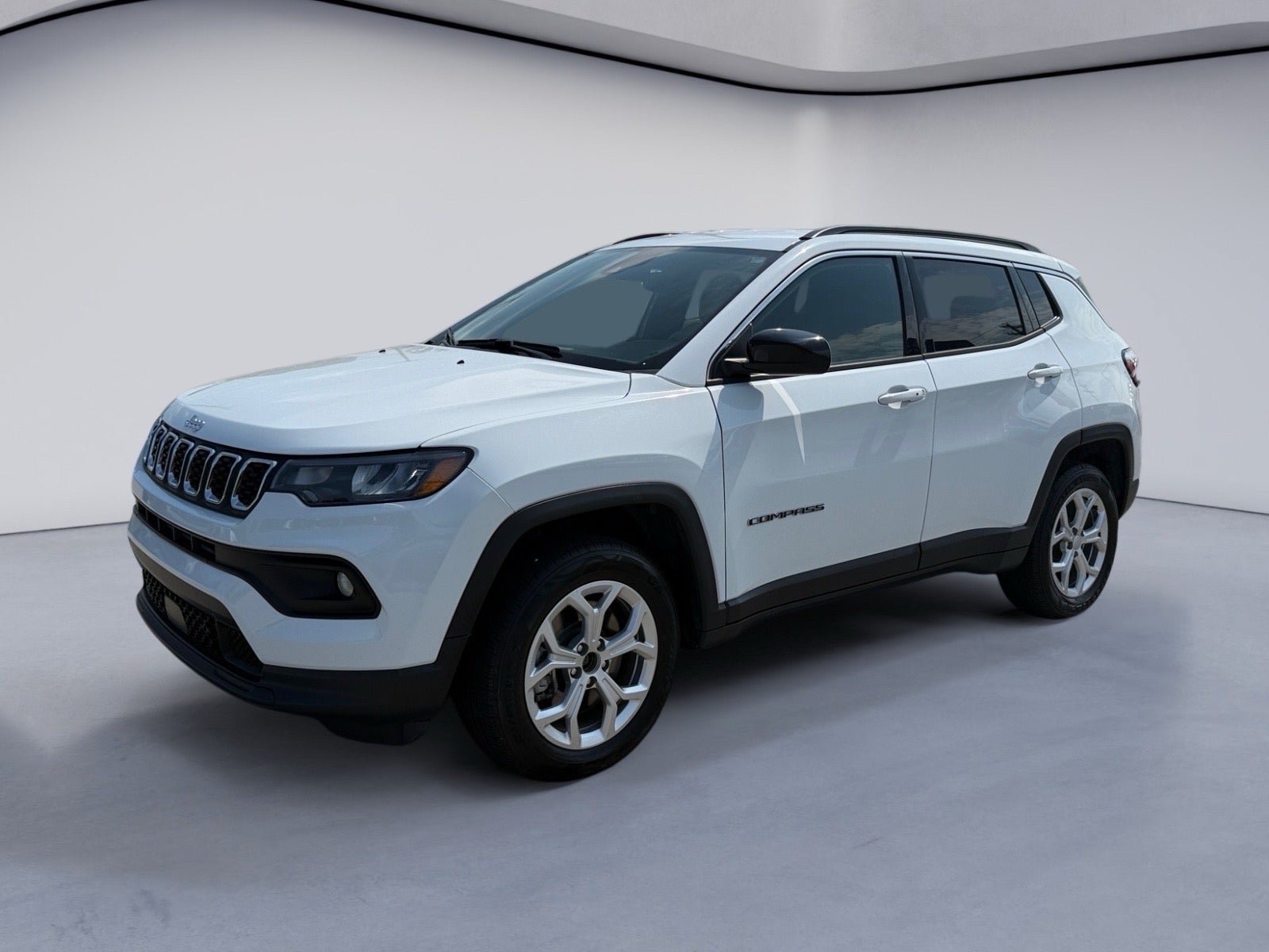 Used 2024 Jeep Compass Latitude AWD/4WD image 1