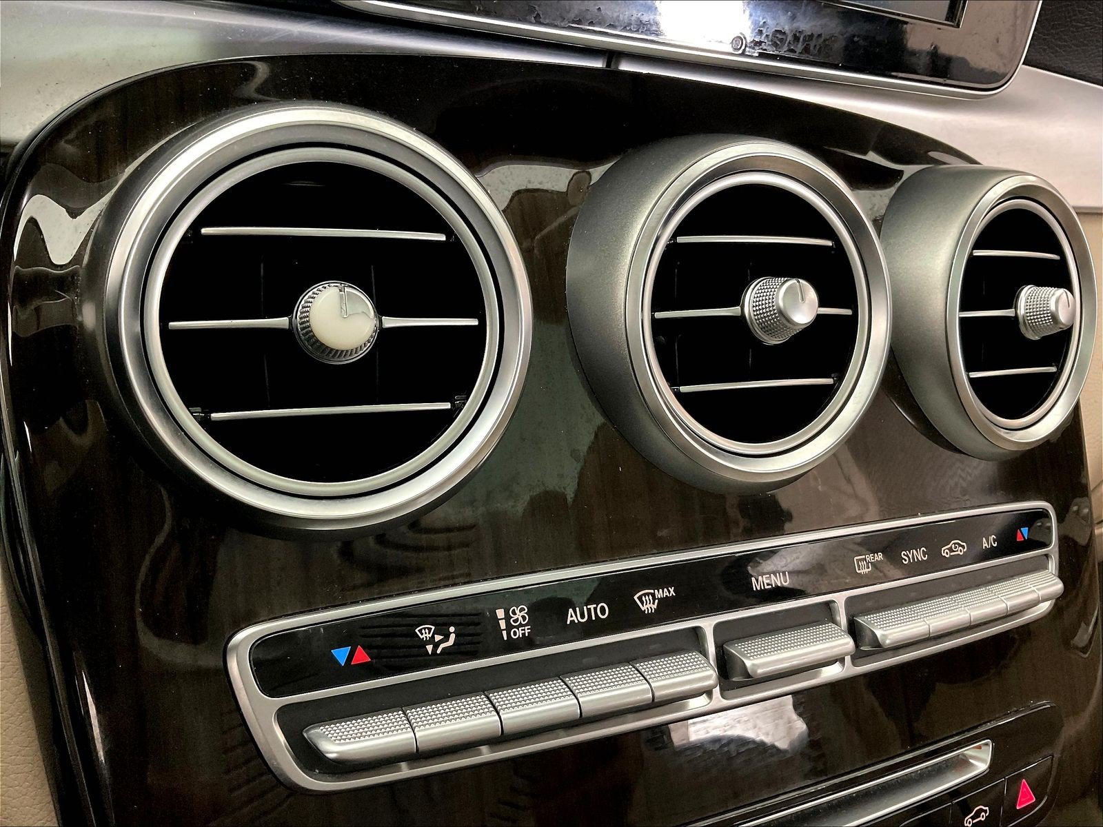 Certified 2019 Mercedes-Benz GLC 300 4MATIC image 37