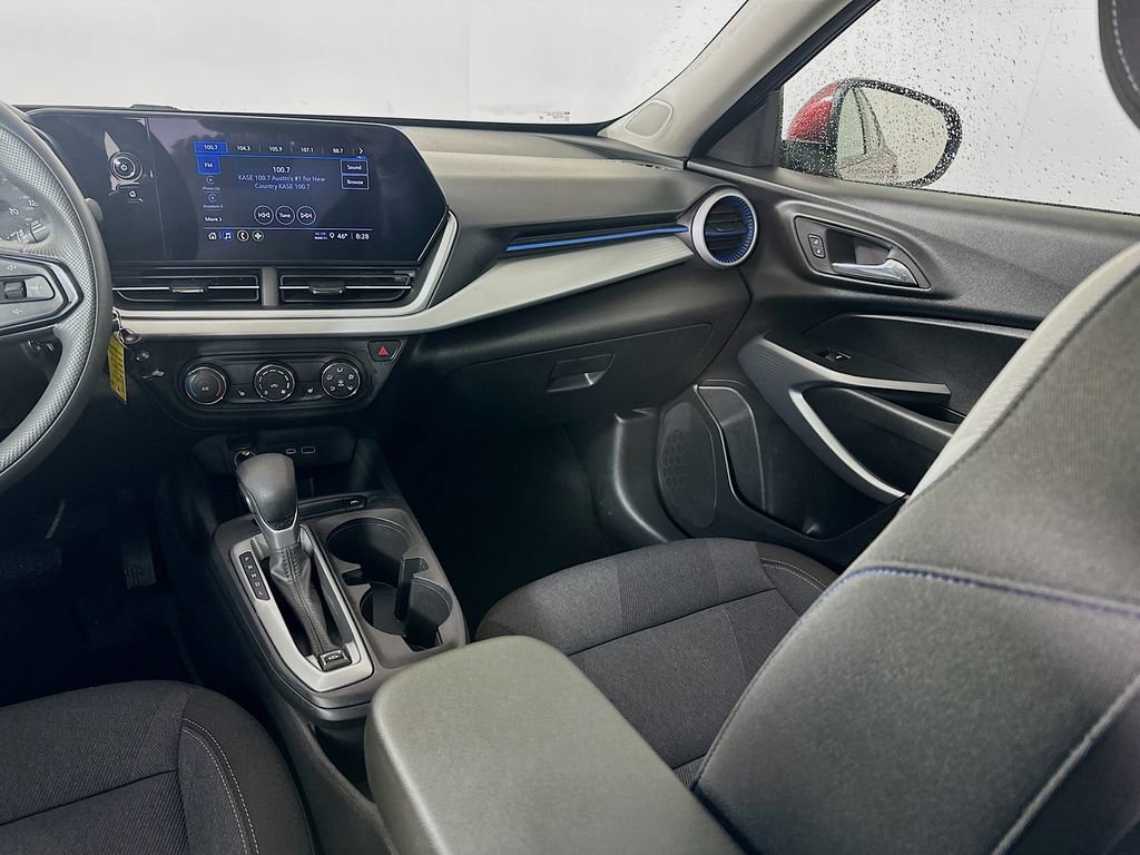 Used 2025 Chevrolet Trax LS w/ LS Convenience Package image 22
