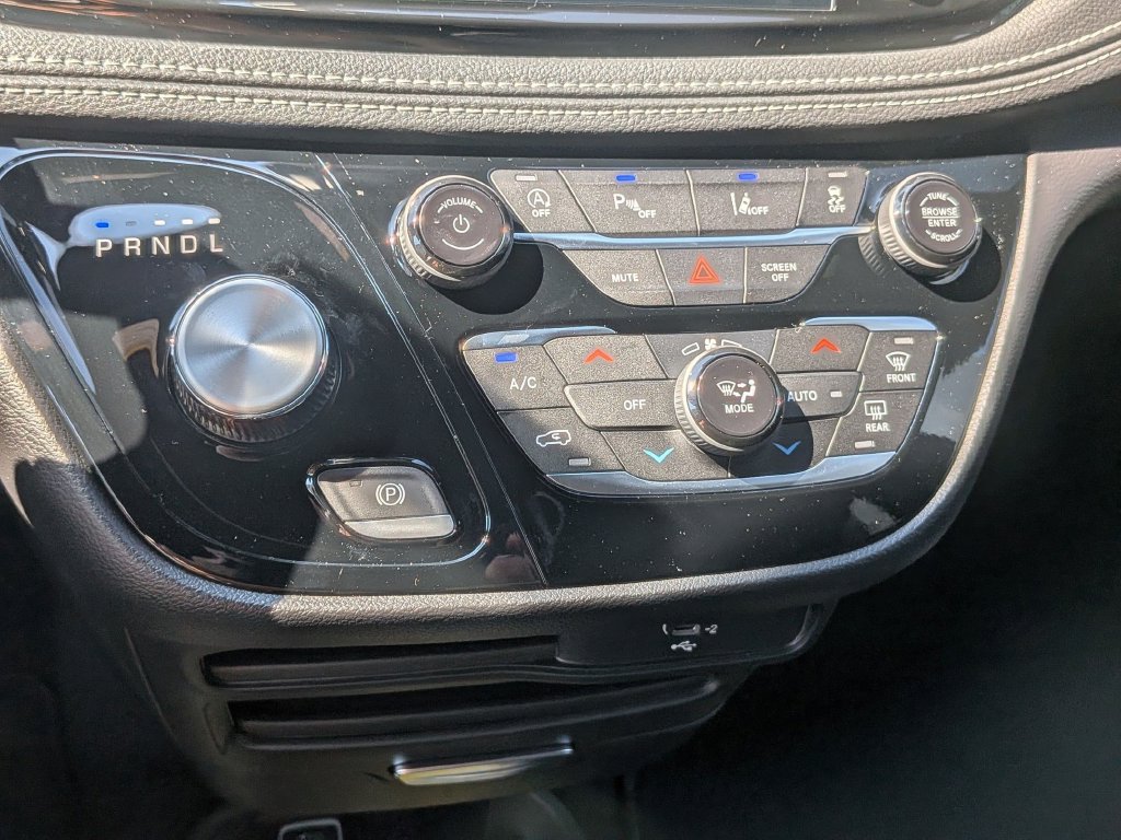 New 2027 Chrysler Pacifica Select FWD image 24