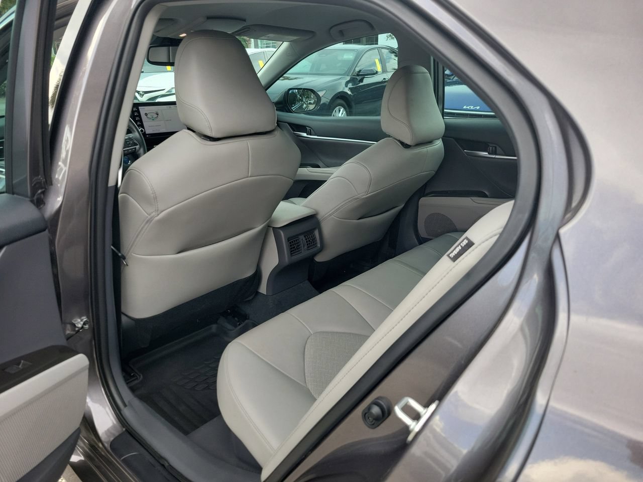 Used 2023 Toyota Camry XLE FWD image 9