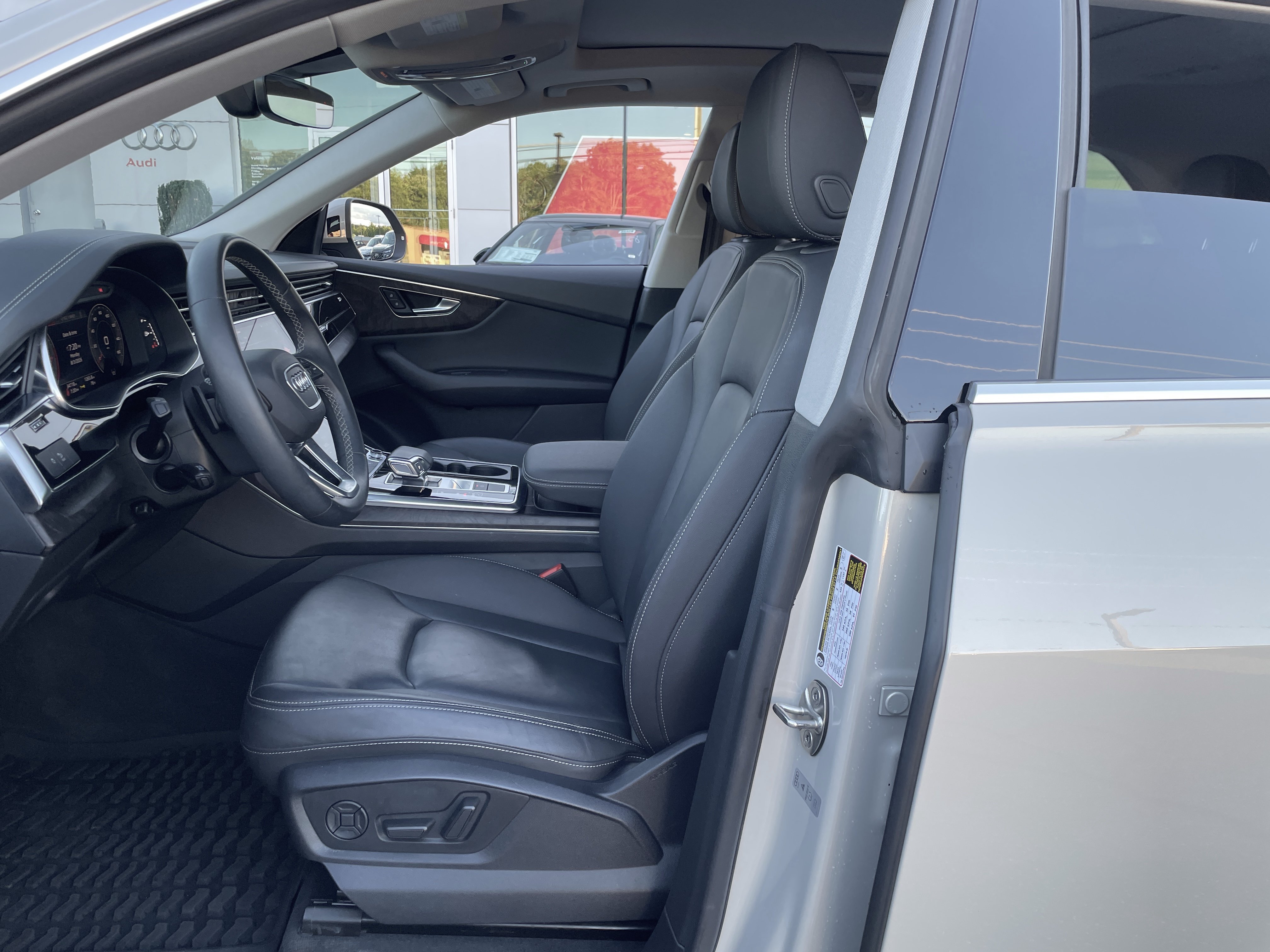 Certified 2023 Audi Q8 Premium w/ Convenience Package AWD/4WD image 8