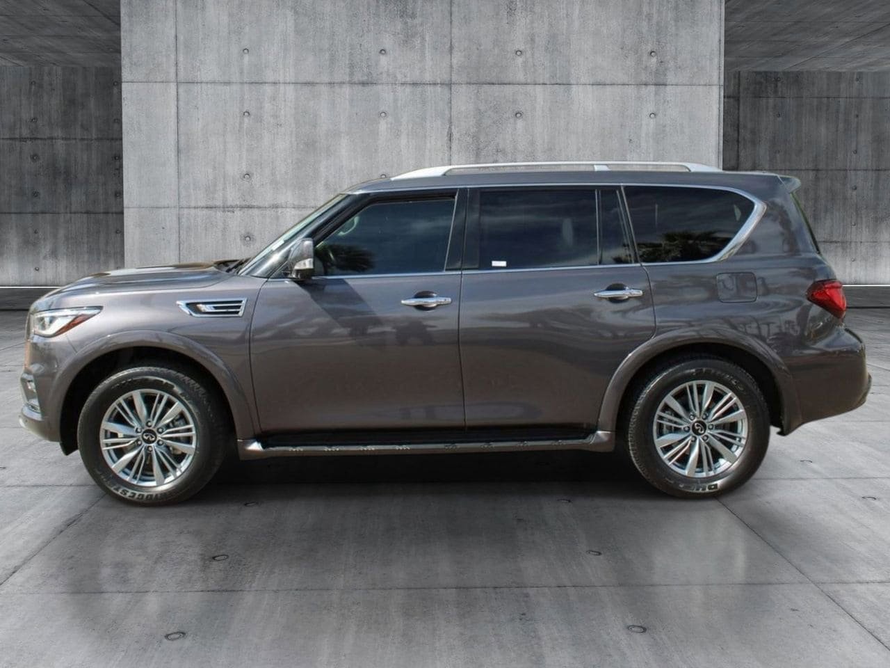 Used 2024 INFINITI QX80 Luxe AWD/4WD image 2