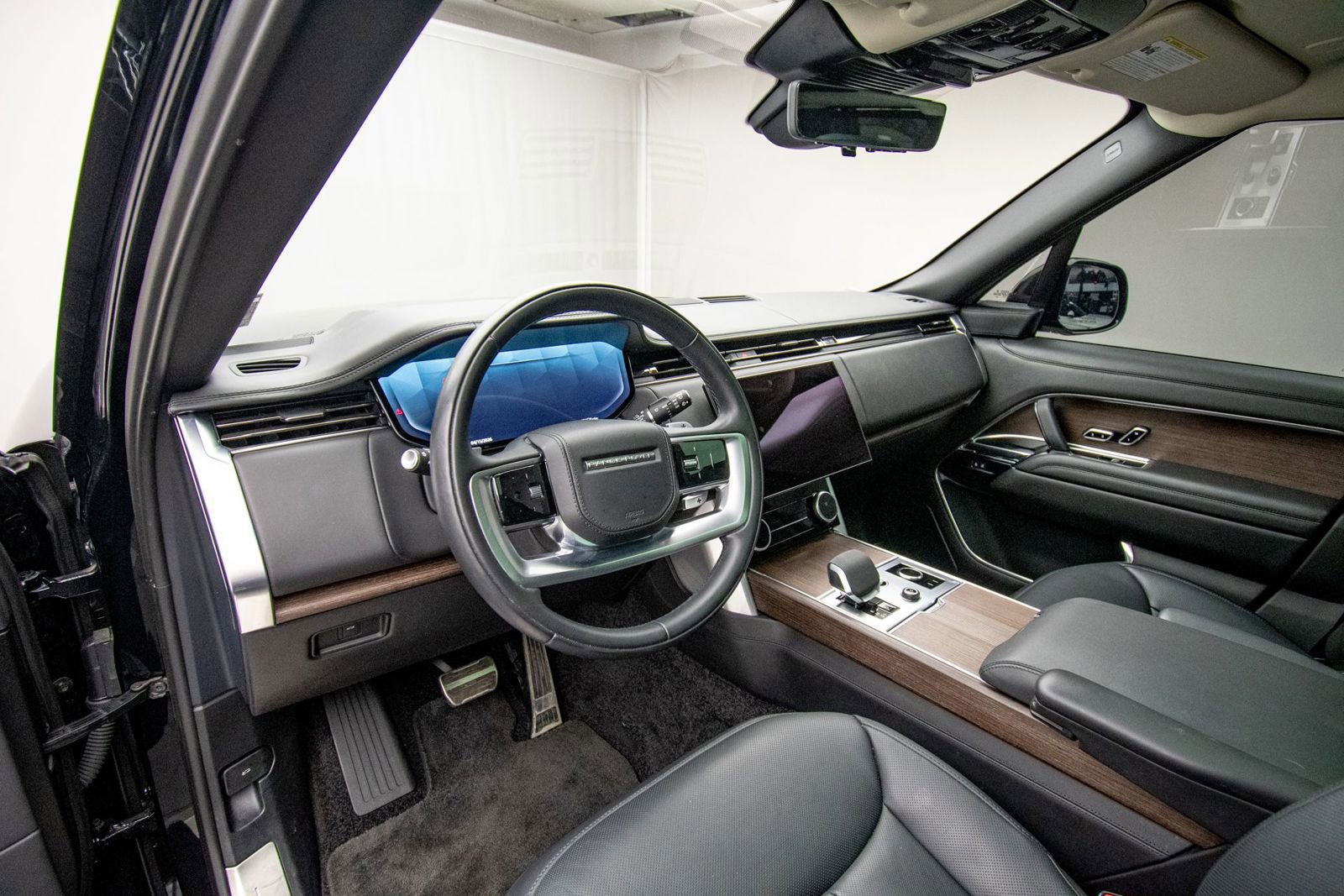 Used 2023 Land Rover Range Rover Autobiography image 10