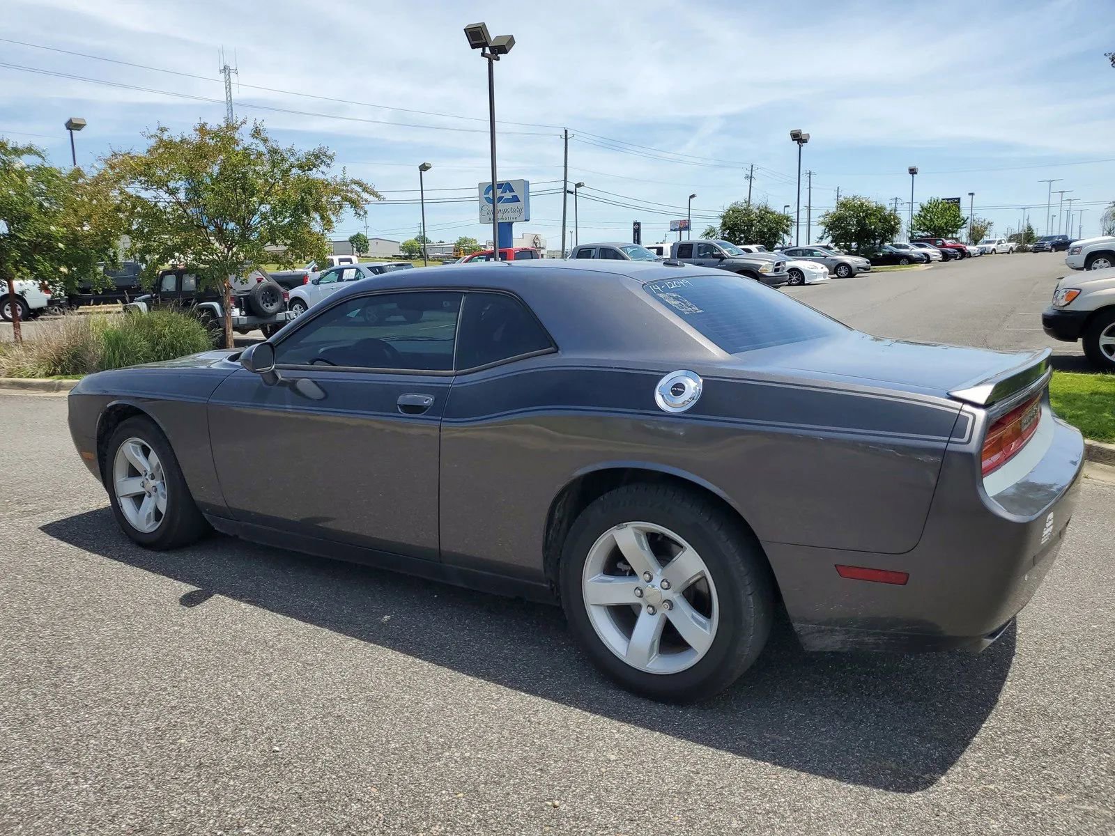 Used 2014 Dodge Challenger R/T image 3