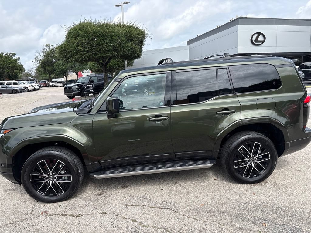 Certified 2026 Lexus GX 550 w/ Accessory Package (2T) AWD/4WD image 2
