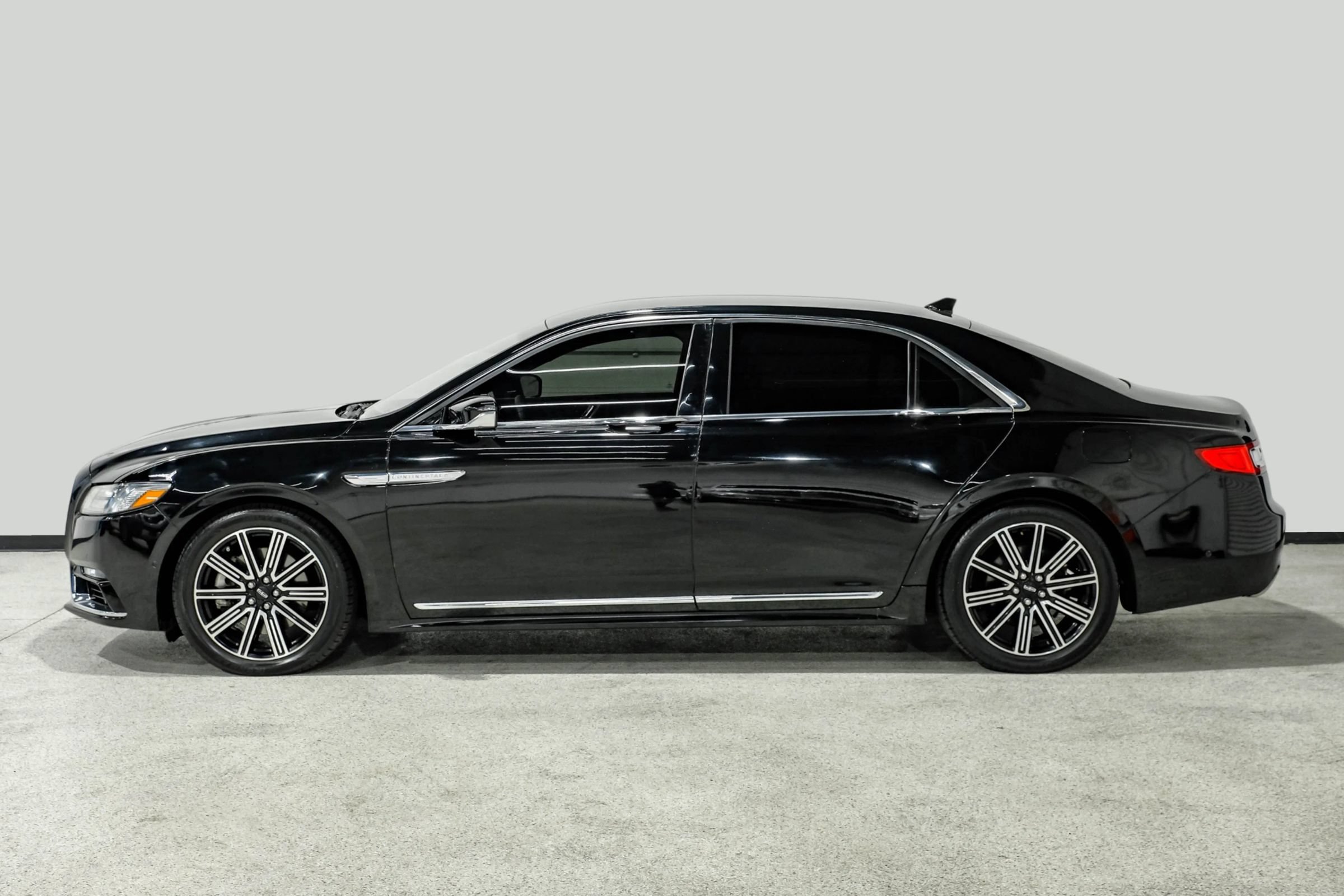 Used 2018 Lincoln Continental Reserve FWD image 9