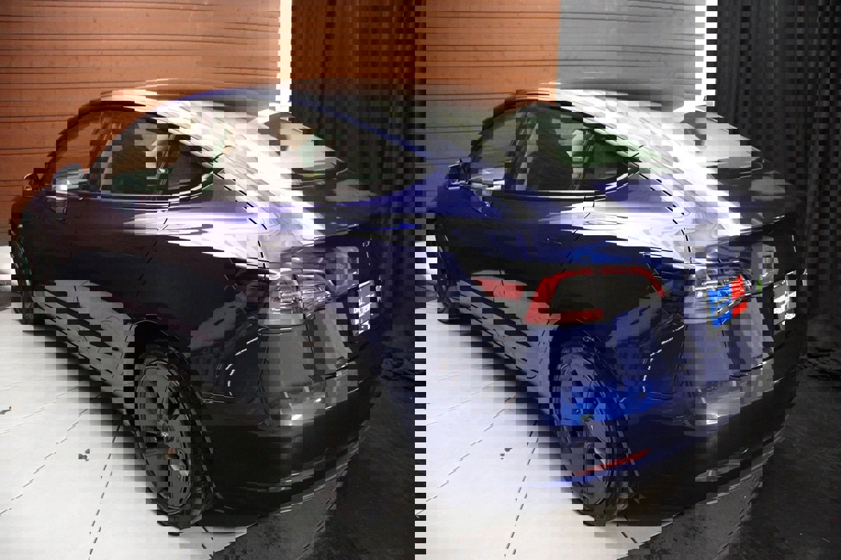 Used 2023 Tesla Model 3 Standard Range image 10