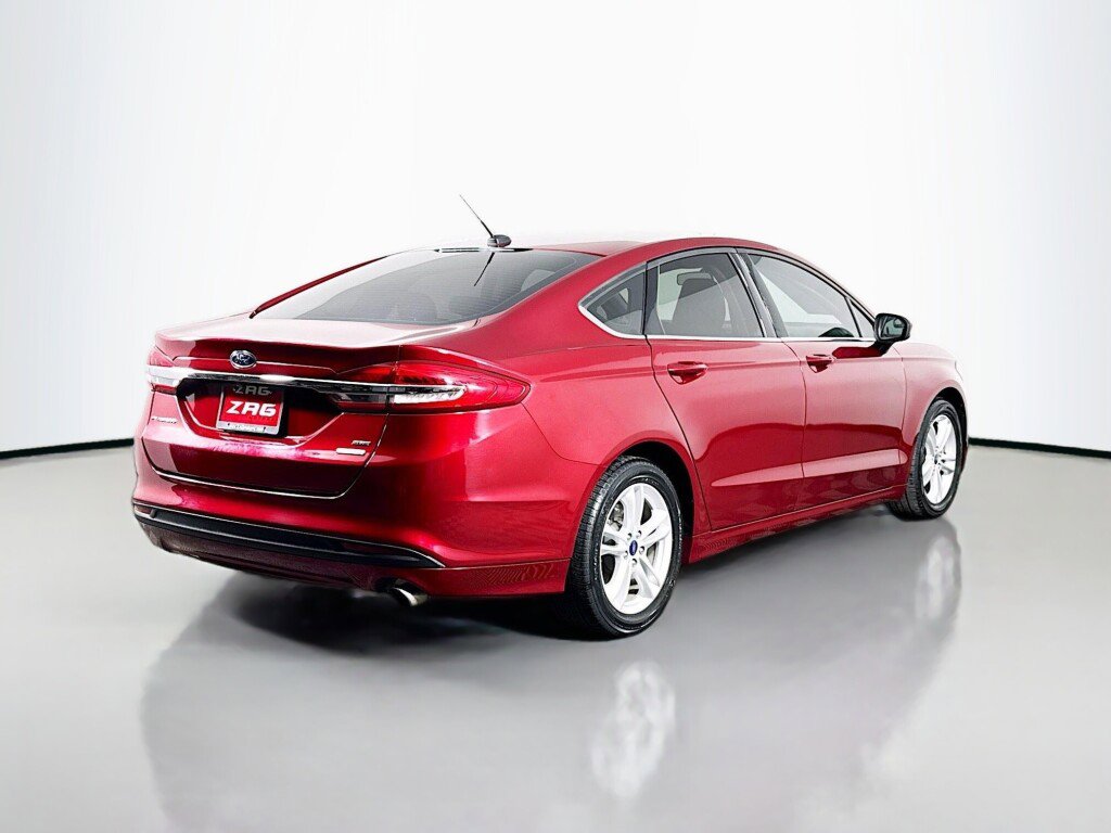 Used 2018 Ford Fusion SE image 5