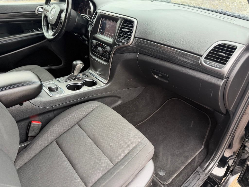 Used 2019 Jeep Grand Cherokee Laredo AWD/4WD image 16