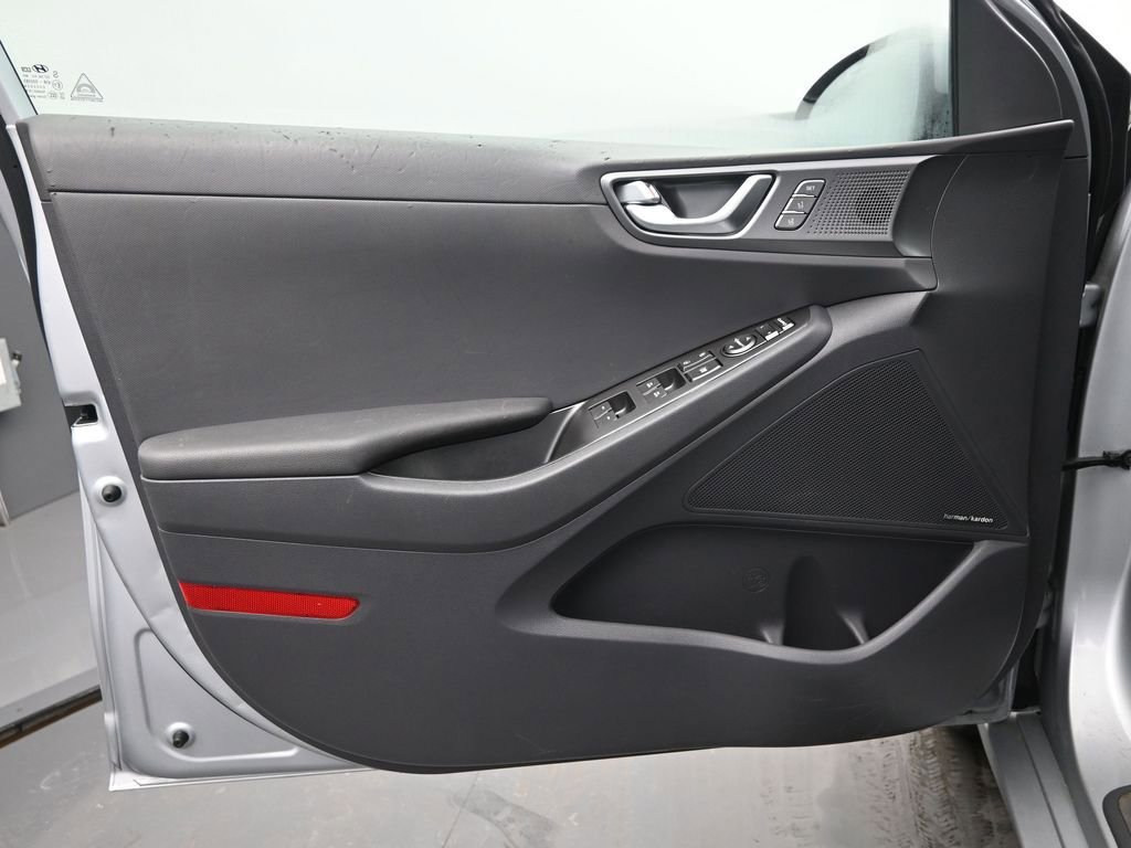 Used 2021 Hyundai Ioniq Limited image 12