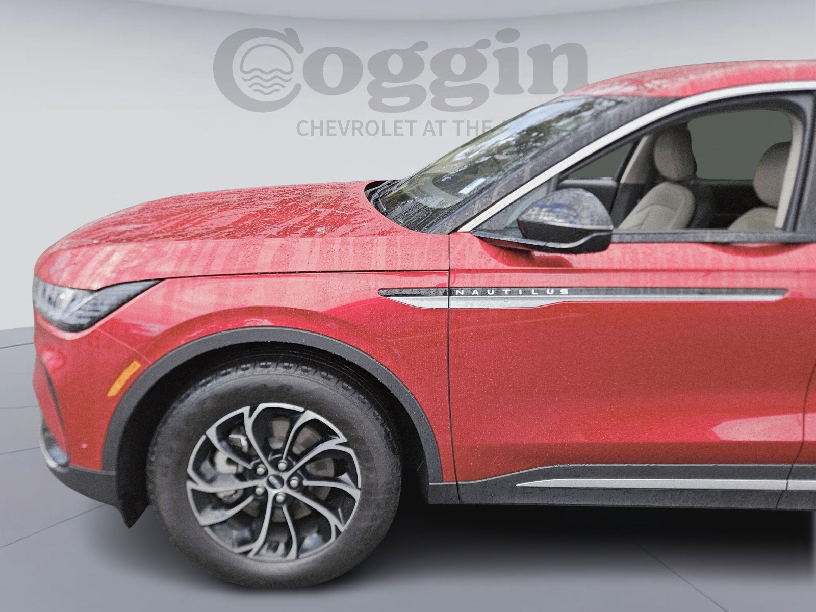 Used 2024 Lincoln Nautilus Premier image 2
